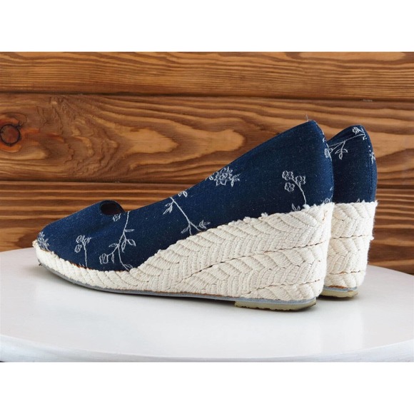 Evan Picone Size 6.5 Peep Toe Heel Blue Fabric M Width - Picture 8 of 10